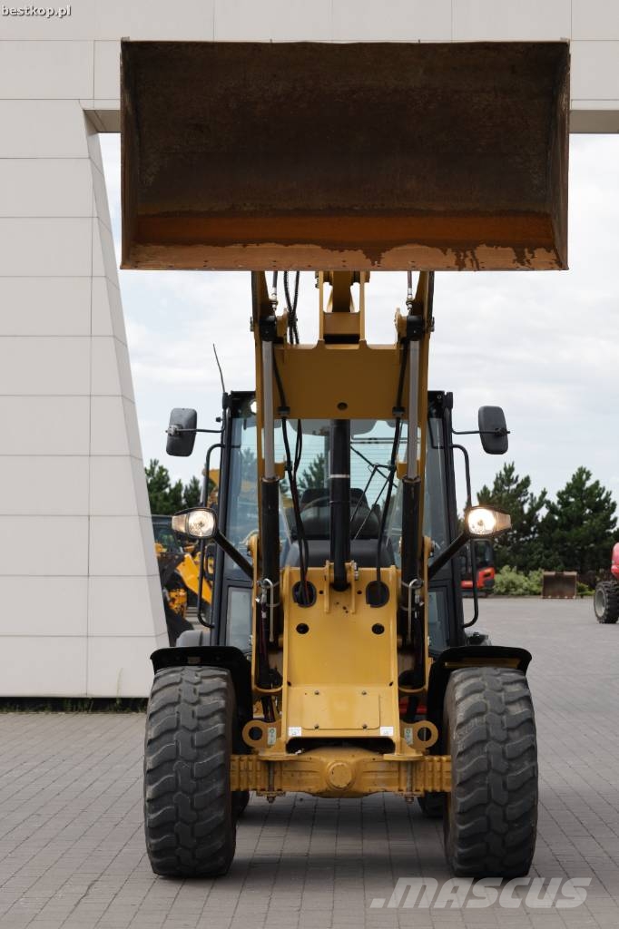 CAT 906M Chargeuse sur pneus