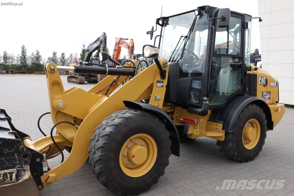 CAT 906M Chargeuse sur pneus