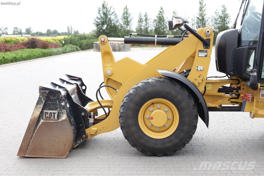 CAT 906M Chargeuse sur pneus