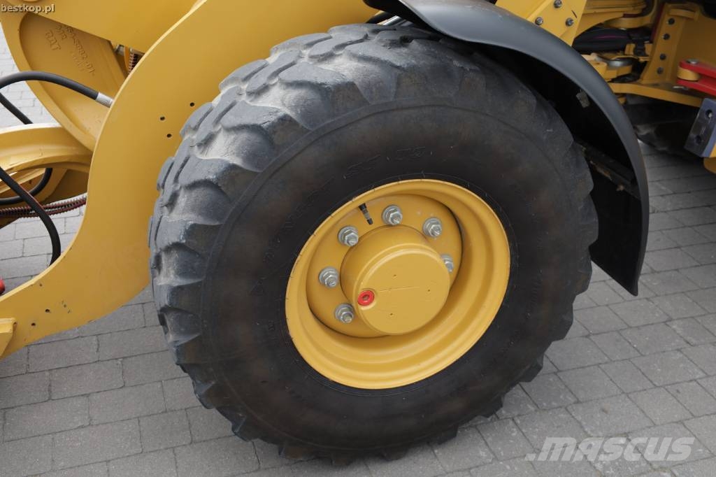 CAT 906M Chargeuse sur pneus