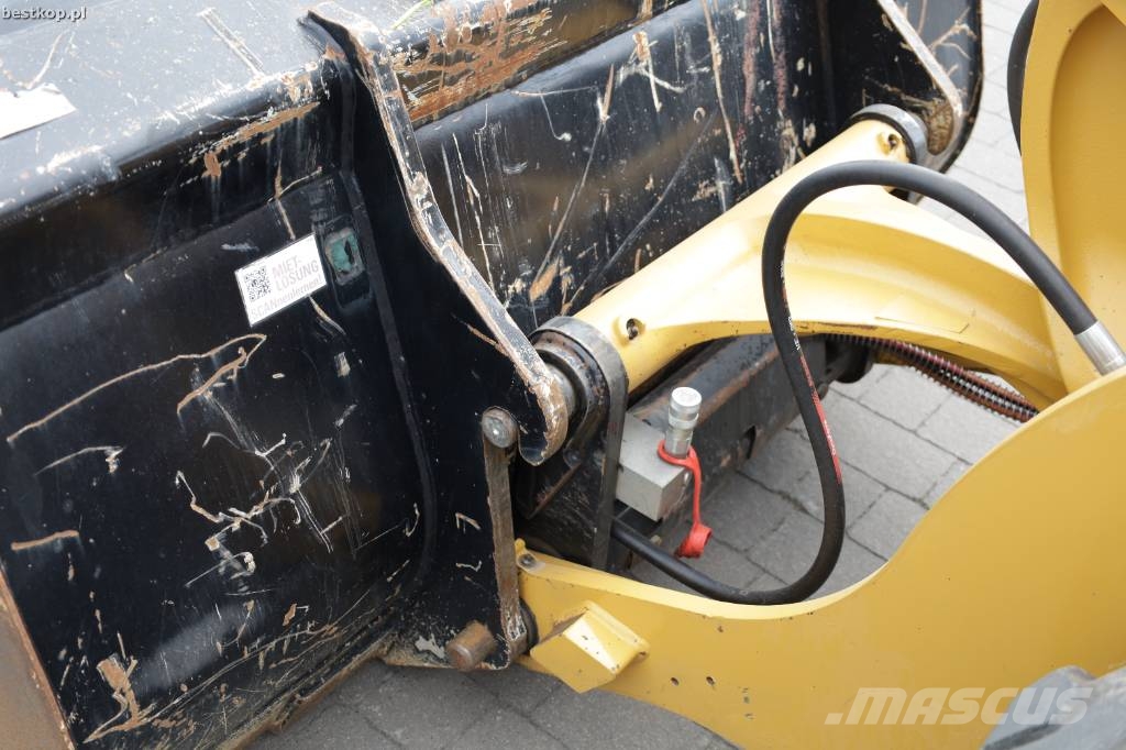 CAT 906M Chargeuse sur pneus