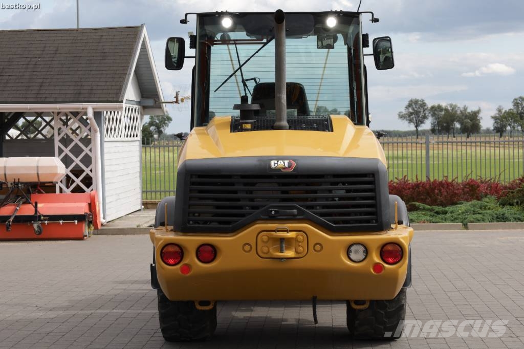 CAT 906M Chargeuse sur pneus