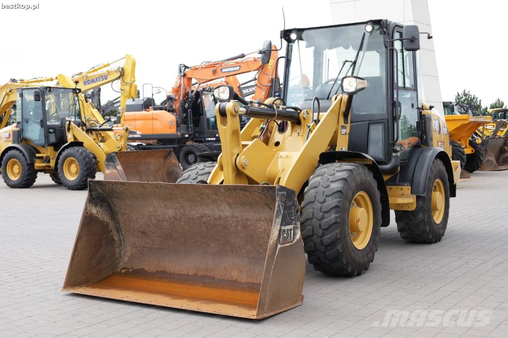 CAT 906M Chargeuse sur pneus