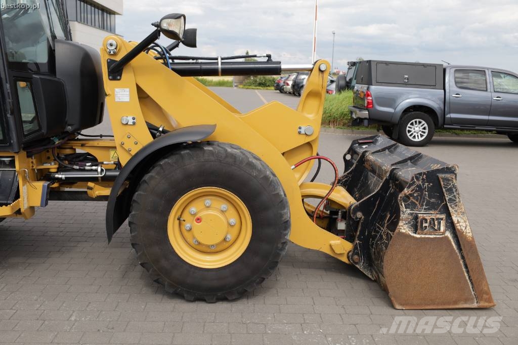 CAT 906M Chargeuse sur pneus