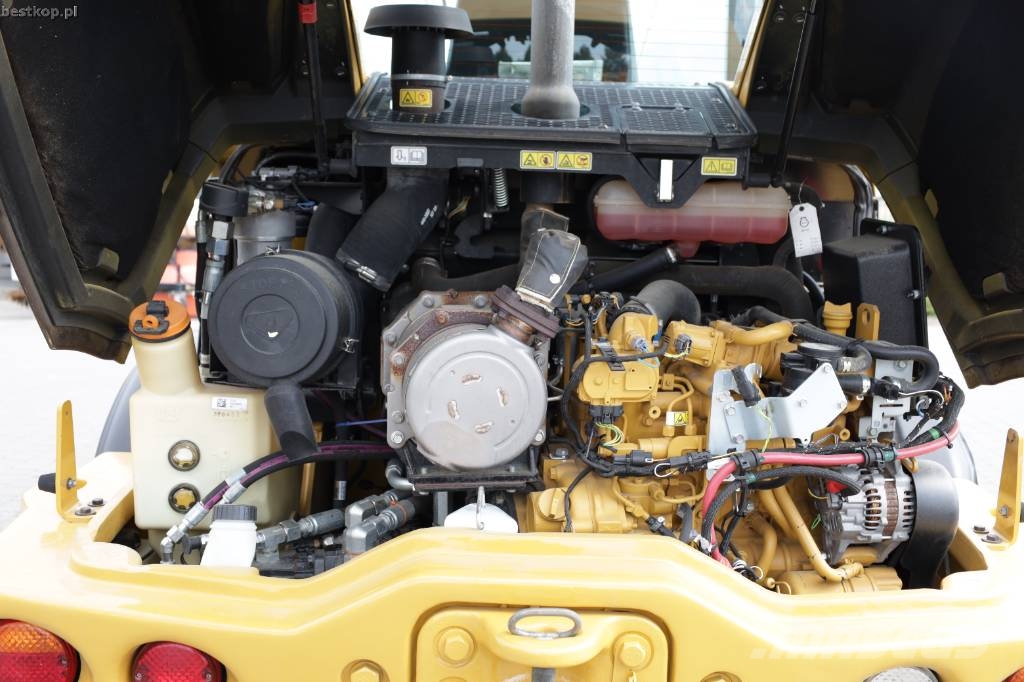 CAT 906M Chargeuse sur pneus