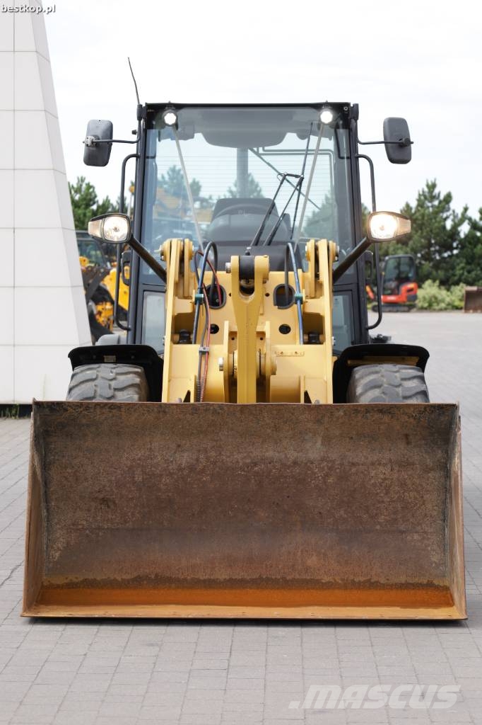 CAT 906M Chargeuse sur pneus