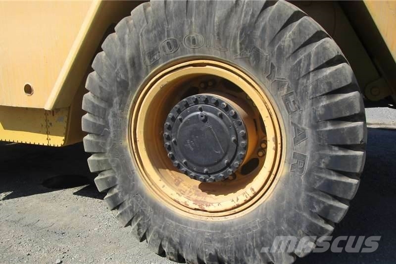 CAT 769C Вантажівки-цистерни