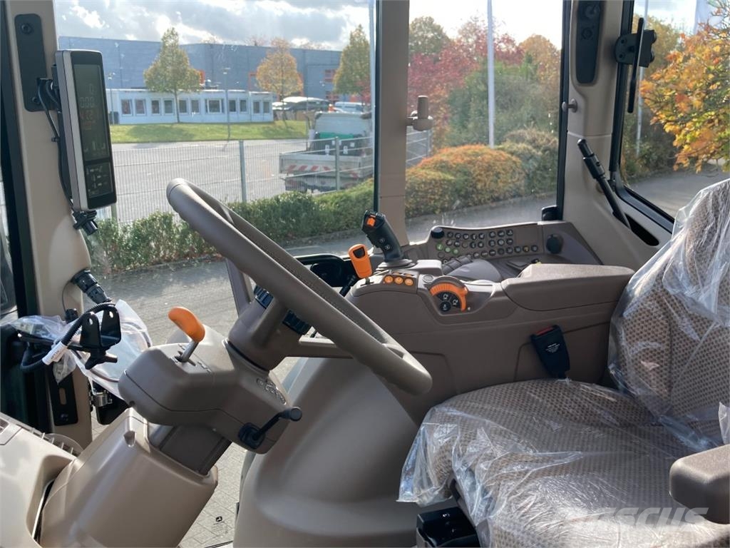 John Deere TRAKTOR 6120M MIT KABINE Tractors