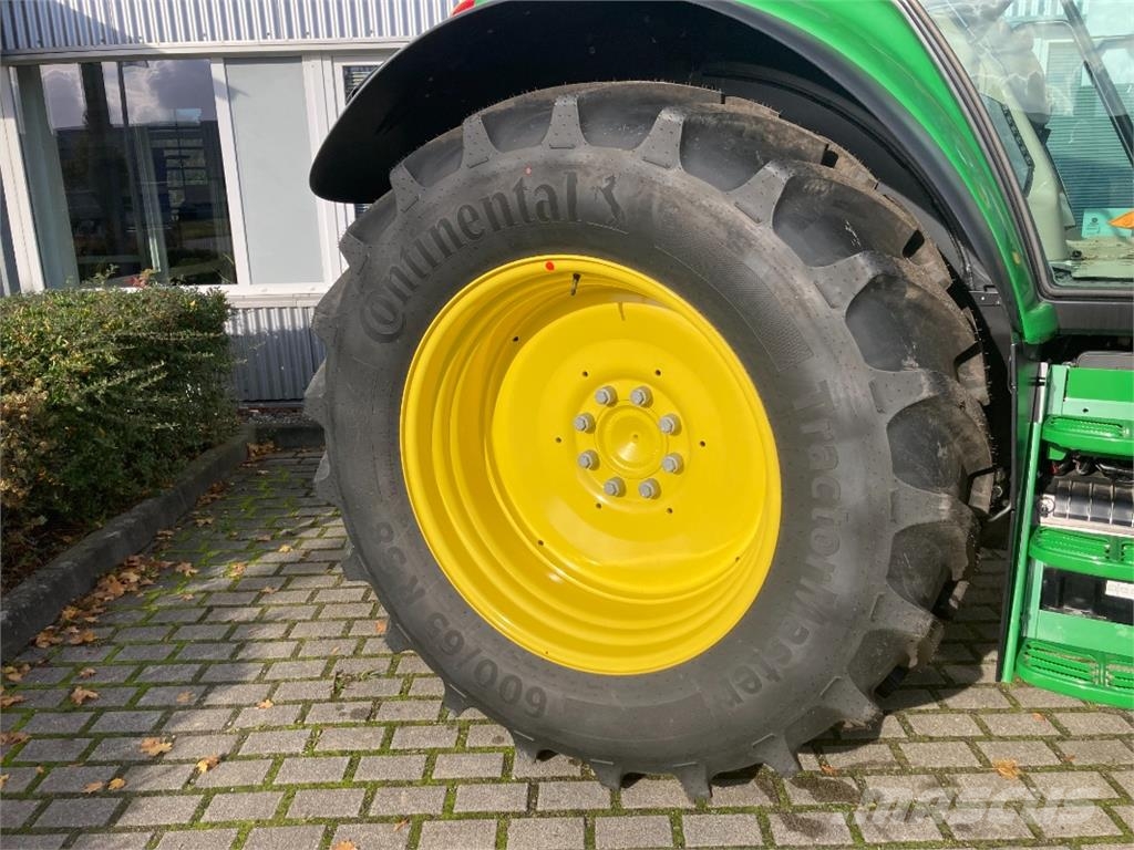 John Deere TRAKTOR 6120M MIT KABINE Tractors