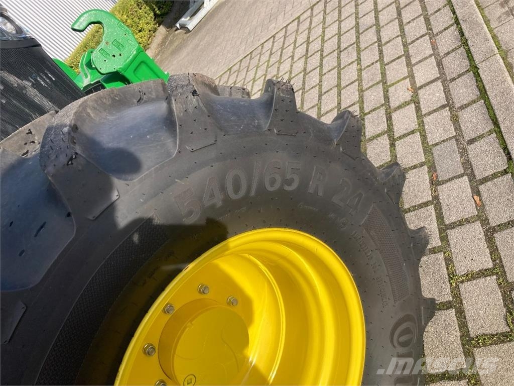 John Deere TRAKTOR 6120M MIT KABINE Tractors