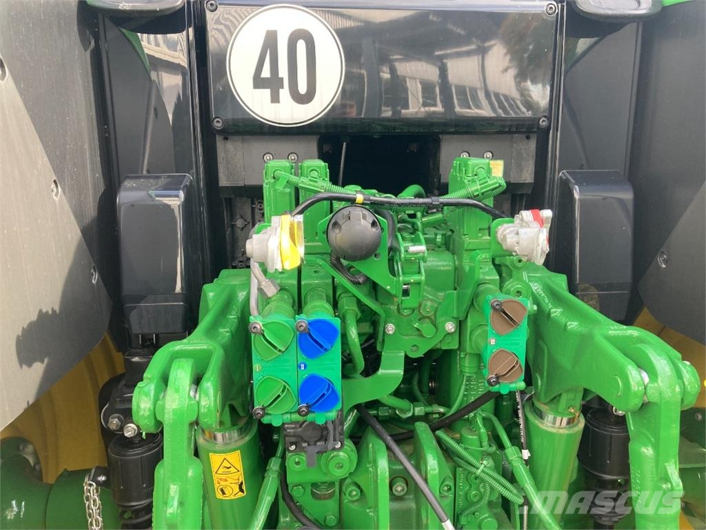 John Deere TRAKTOR 6120M MIT KABINE Tractors