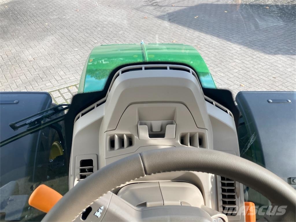 John Deere TRAKTOR 6120M MIT KABINE Tractors