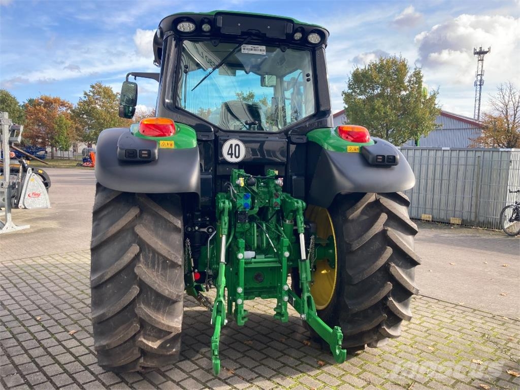 John Deere TRAKTOR 6120M MIT KABINE Tractors