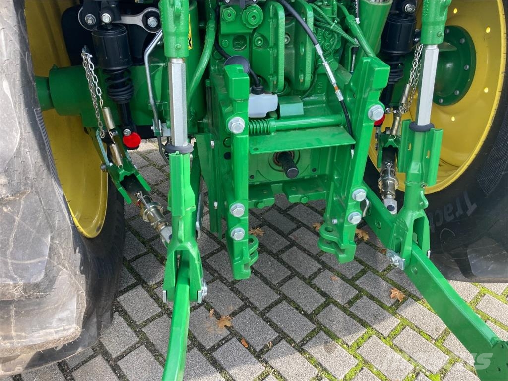 John Deere TRAKTOR 6120M MIT KABINE Tractors