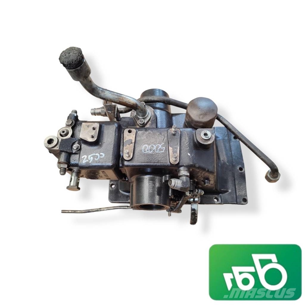 Deutz-Fahr Agrofarm 85 Pump Base Rear Axle 0.015.6690.5 Šasija un piekare