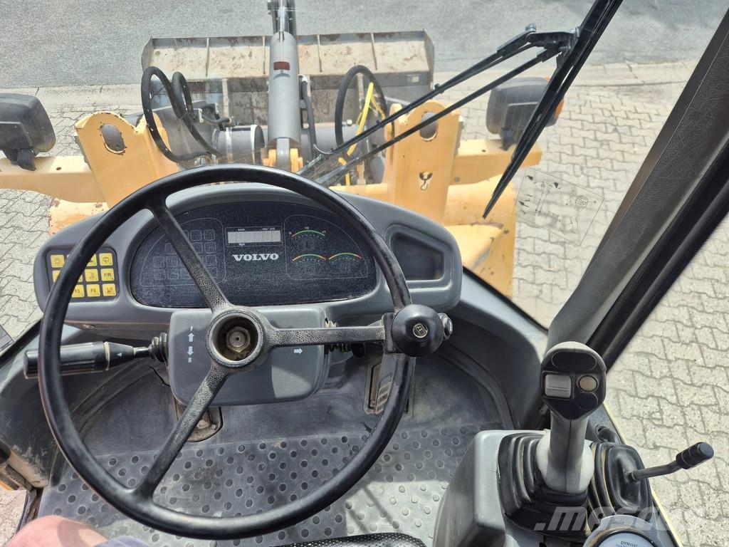 Volvo L30B-Z/X - year 2007 - 9420 hours لوادر بعجل
