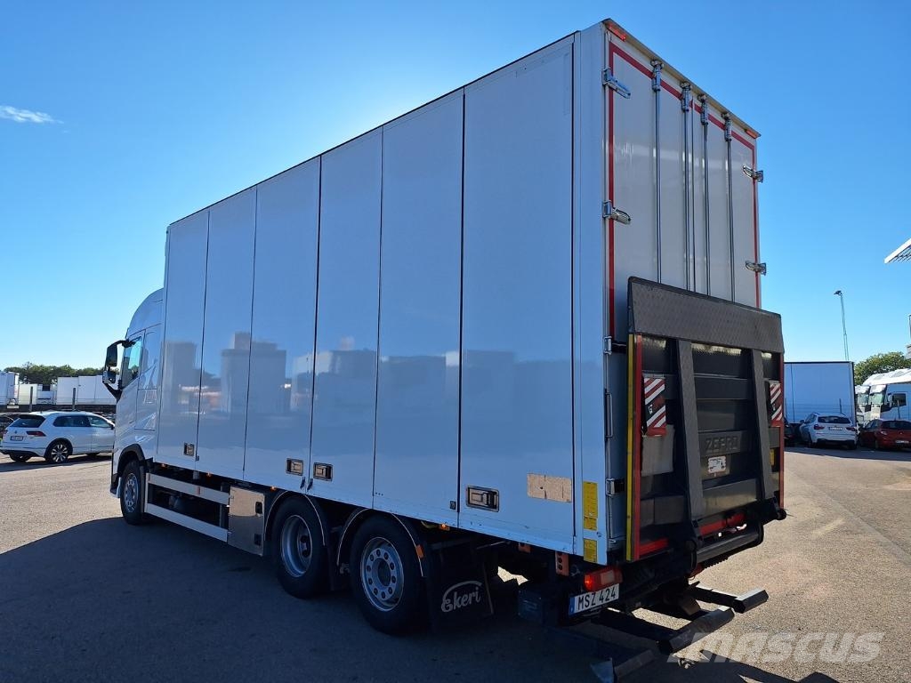 Volvo Vehicle Rigid 6x2-2 box full side opening Furgoonautod