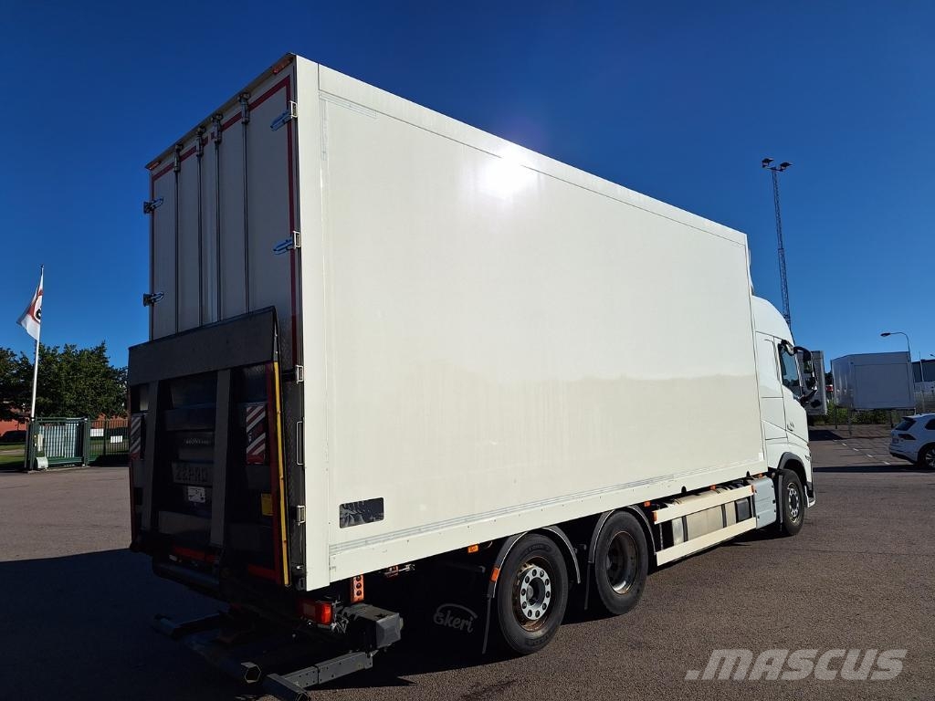 Volvo Vehicle Rigid 6x2-2 box full side opening Furgoonautod