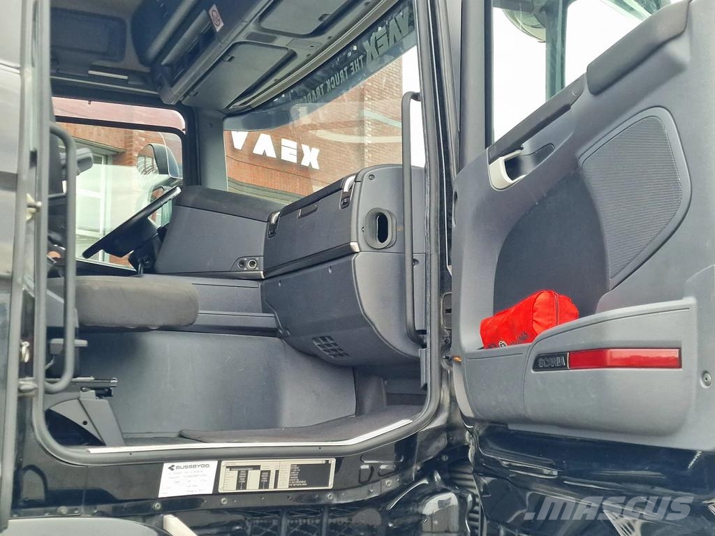 Scania G320 4x2 - Bussbygg box - Full air - Euro 6 - Navi Tovornjaki zabojniki