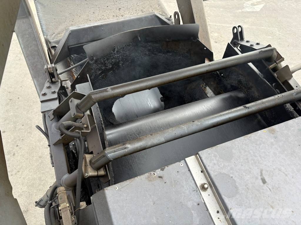 Vögele MT 3000-3i Offset Materialtransportfahrzeuge