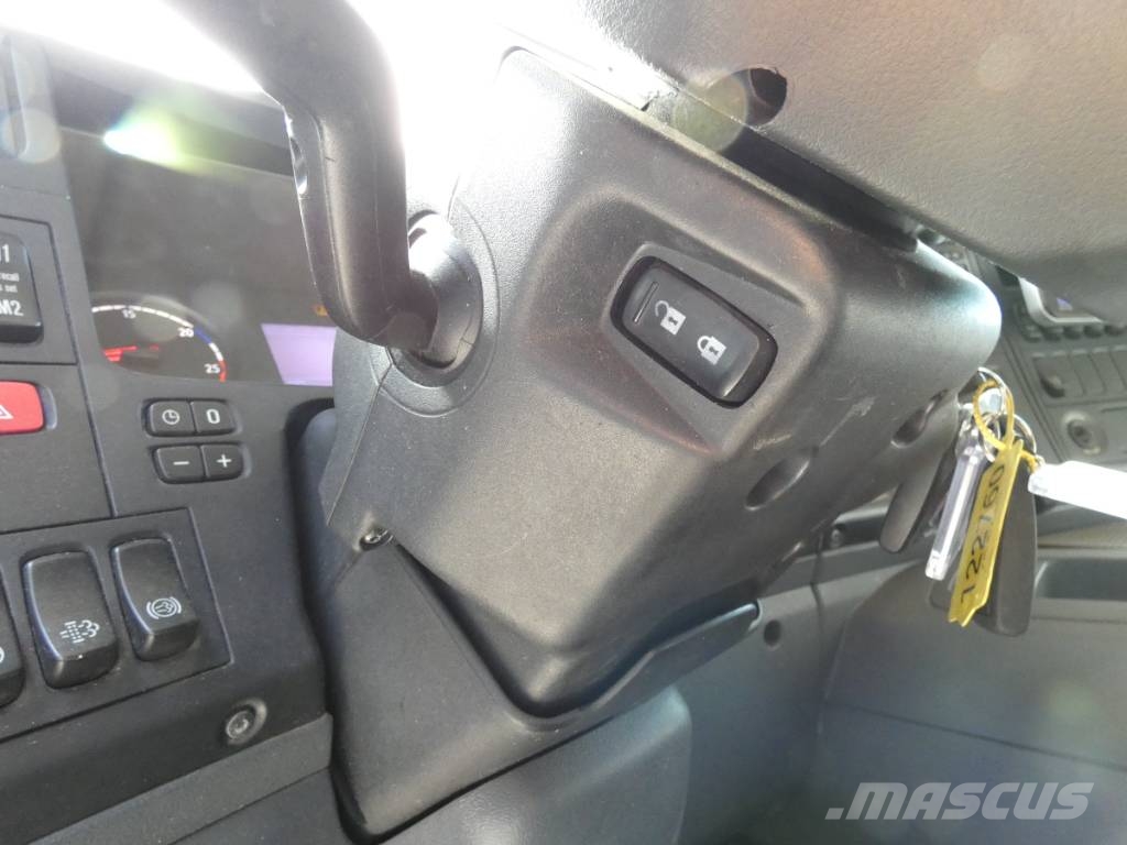 Scania P 250 Camiones de cama baja