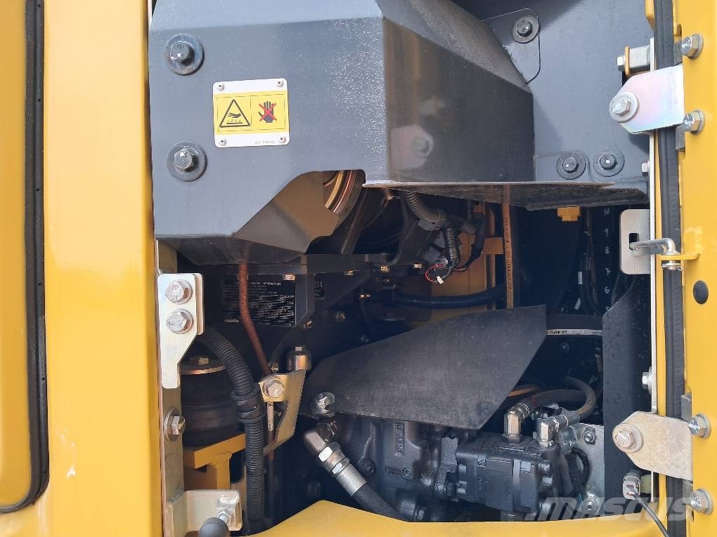 Komatsu PW98MR-11E0 Vidēja lieluma ekskavatori 7 t - 12 t