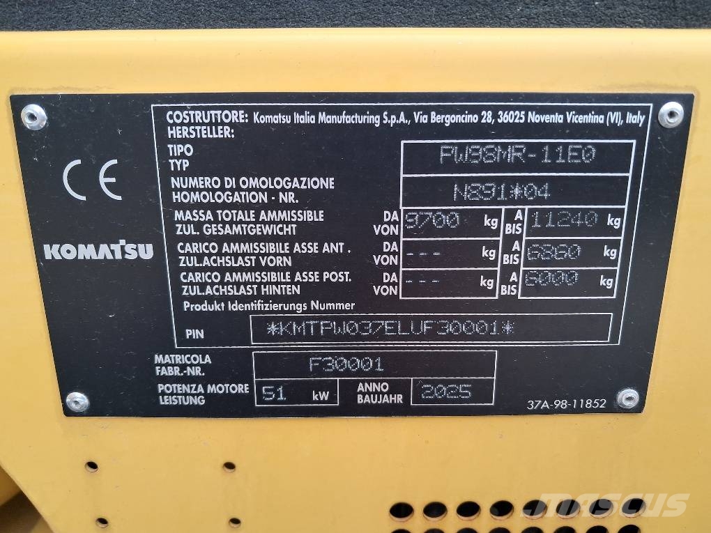 Komatsu PW98MR-11E0 Vidēja lieluma ekskavatori 7 t - 12 t