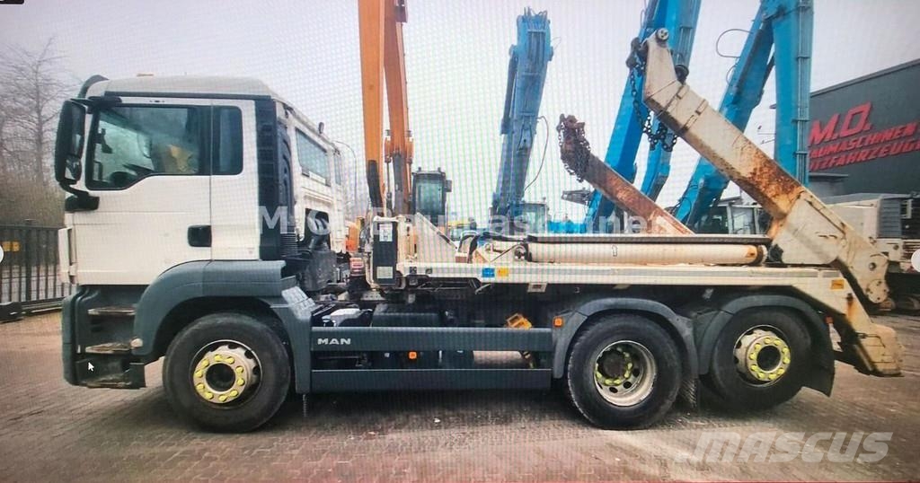 MAN TGS 26.400 Skip bin truck