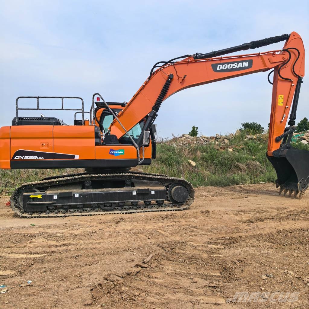 Doosan DX 225 履带挖掘机