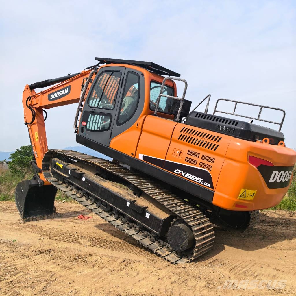 Doosan DX 225 履带挖掘机