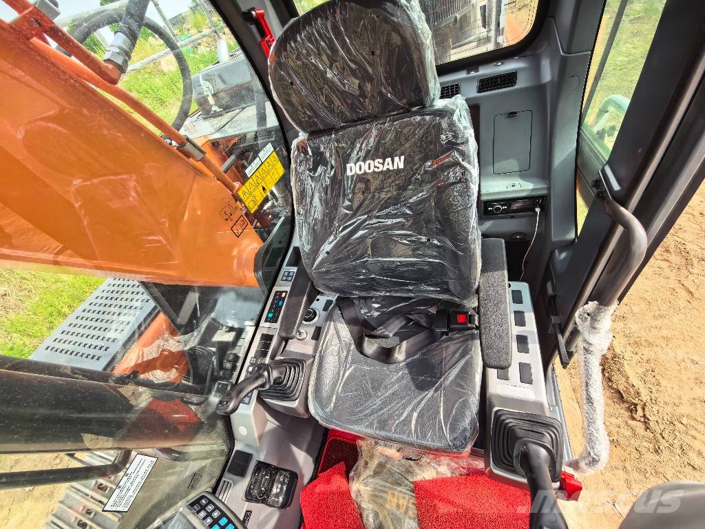 Doosan DX 225 履带挖掘机