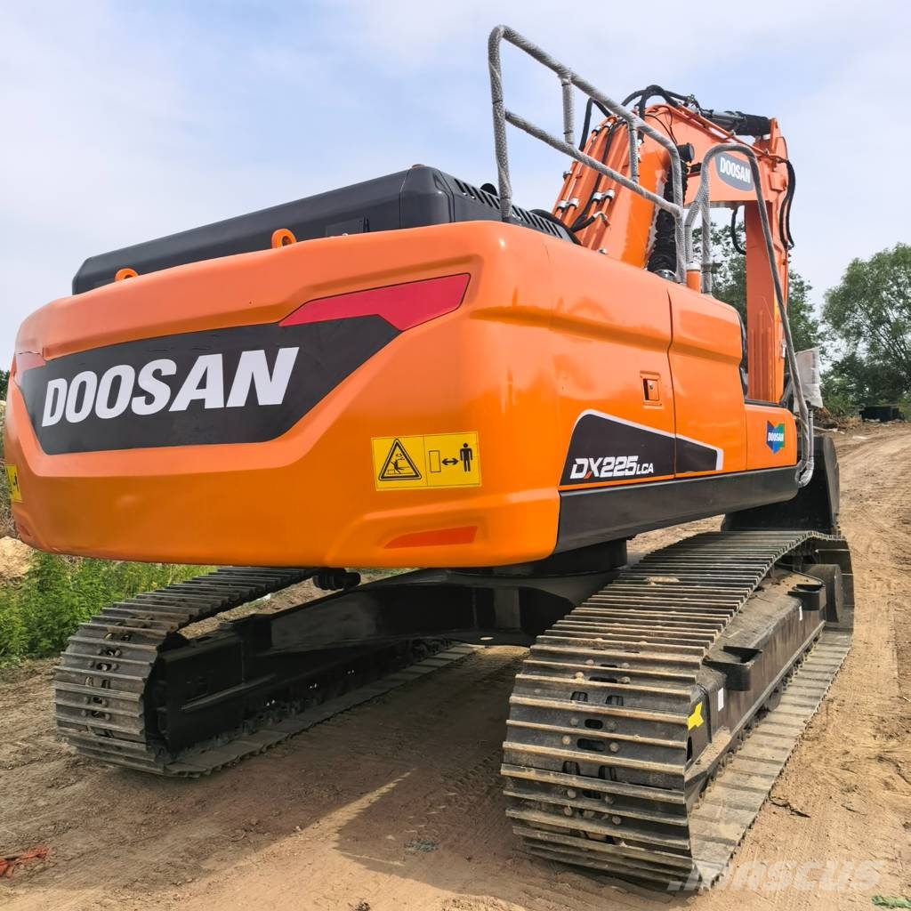 Doosan DX 225 履带挖掘机