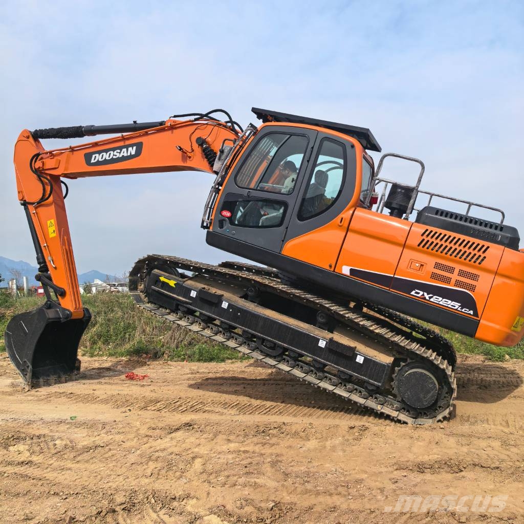 Doosan DX 225 履带挖掘机