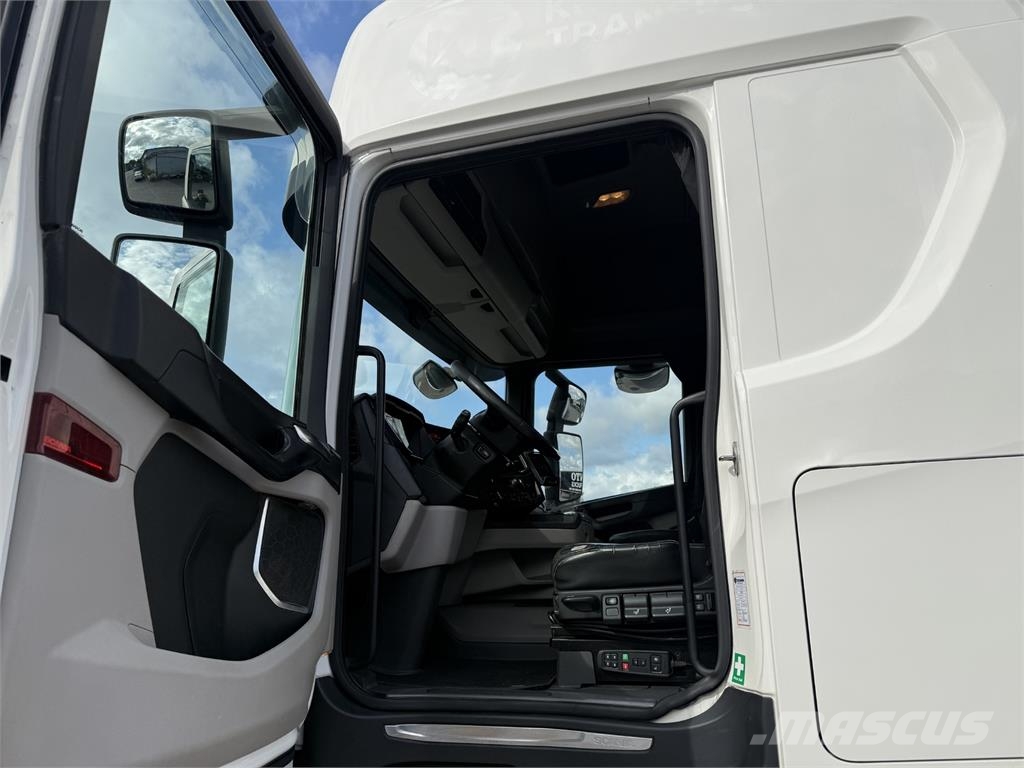 Scania R580 8X4 Camiones polibrazo