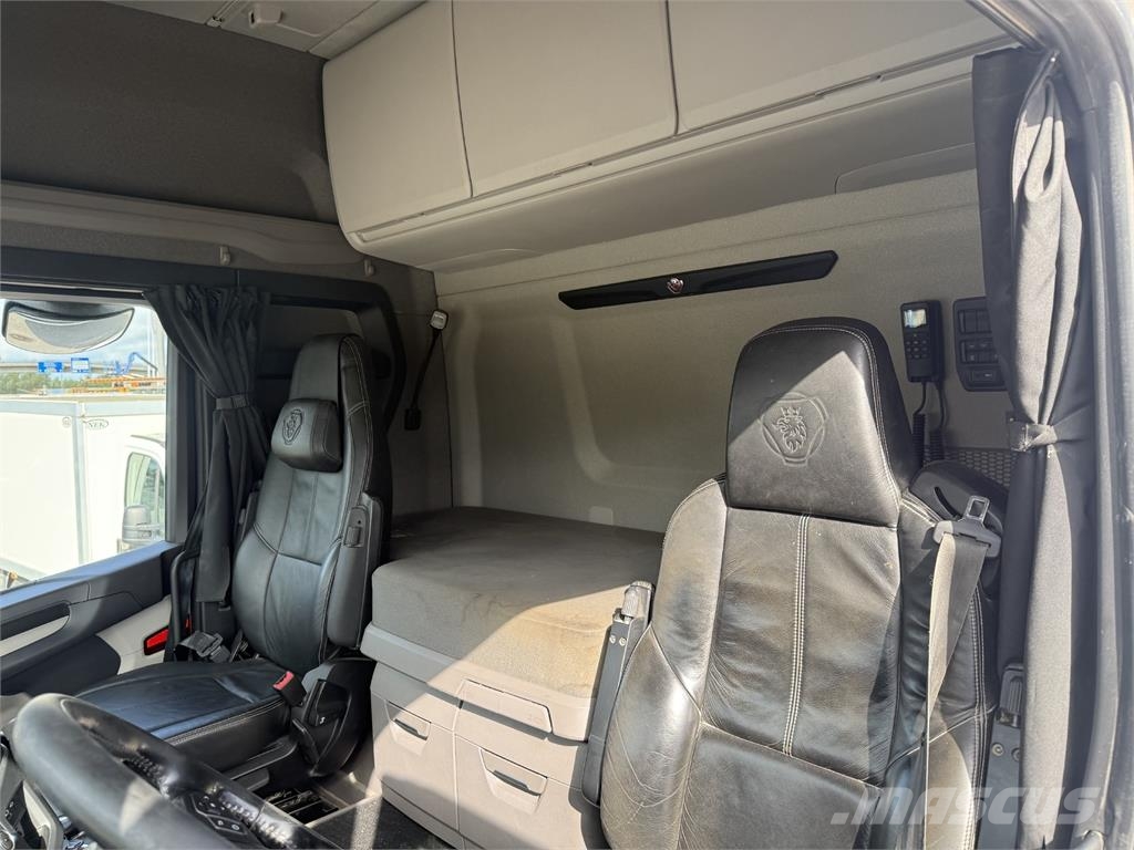 Scania R580 8X4 Camiones polibrazo