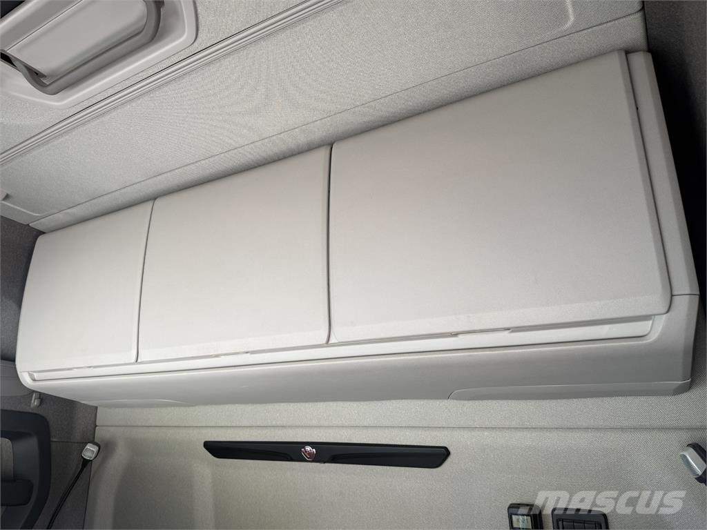 Scania R580 8X4 Camiones polibrazo