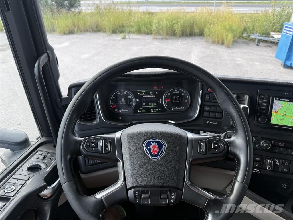 Scania R580 8X4 Camiones polibrazo