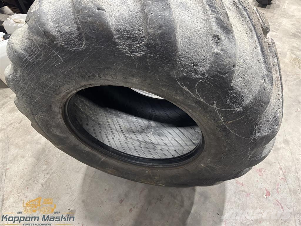 Trelleborg T428 710/45x26,5 Used/Beg Шини