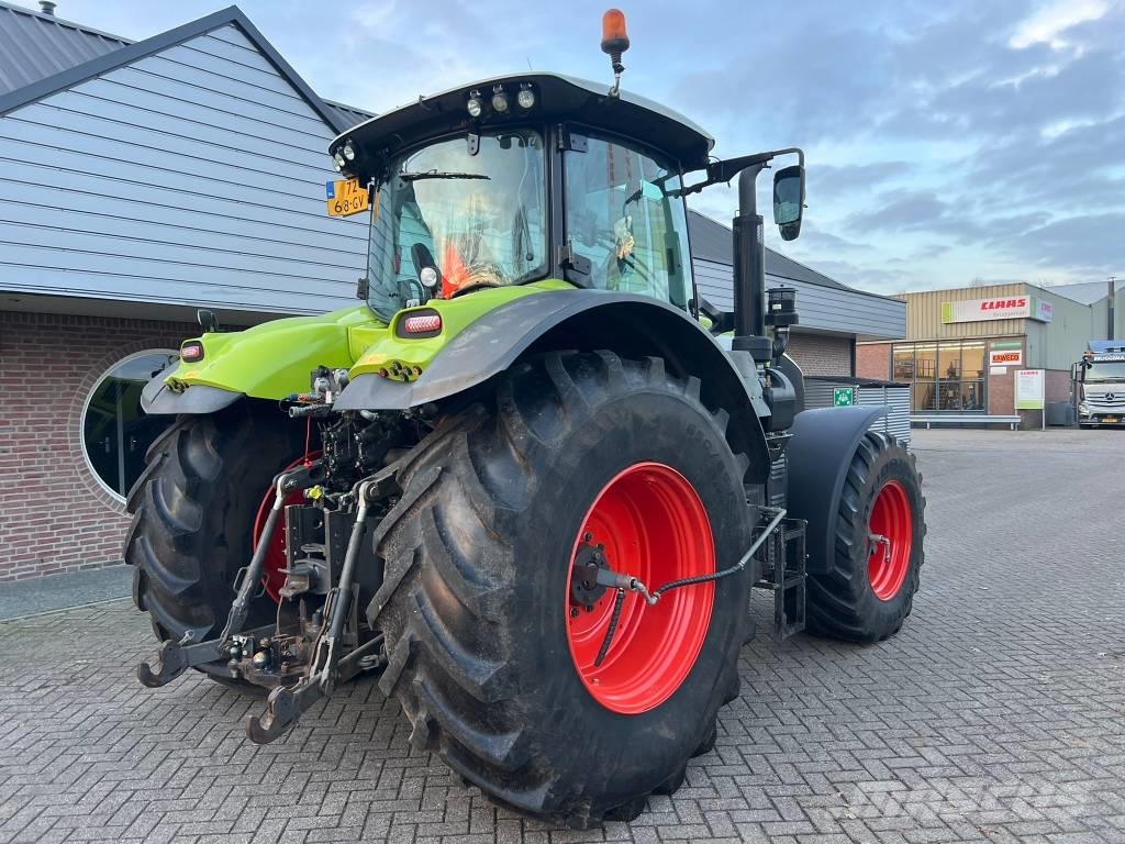 CLAAS Axion 810 Cmatic Tractors