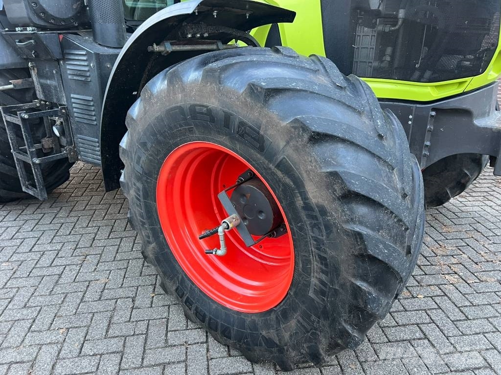 CLAAS Axion 810 Cmatic Tractors