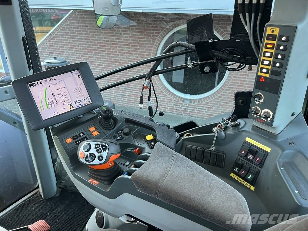 CLAAS Axion 810 Cmatic Tractors