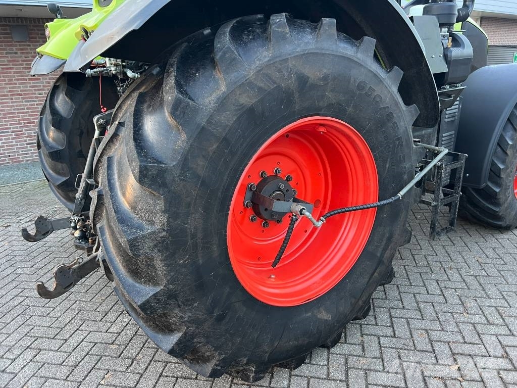 CLAAS Axion 810 Cmatic Tractors