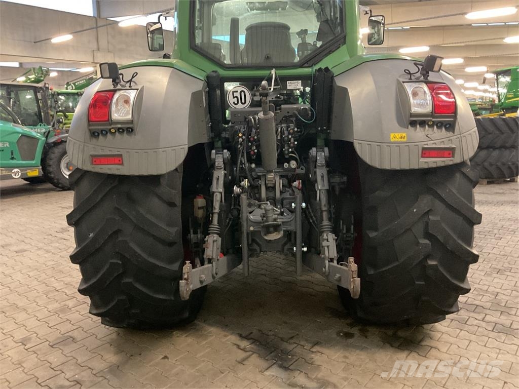 Fendt 828 Vario SCR Трактори