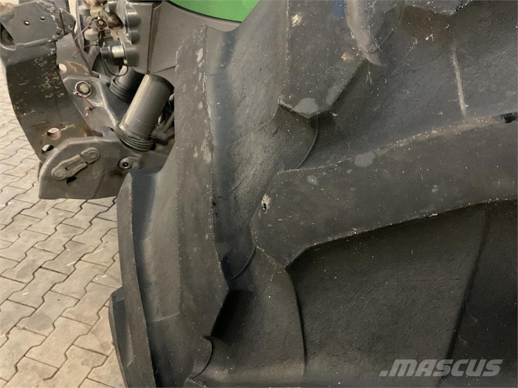 Fendt 828 Vario SCR Трактори