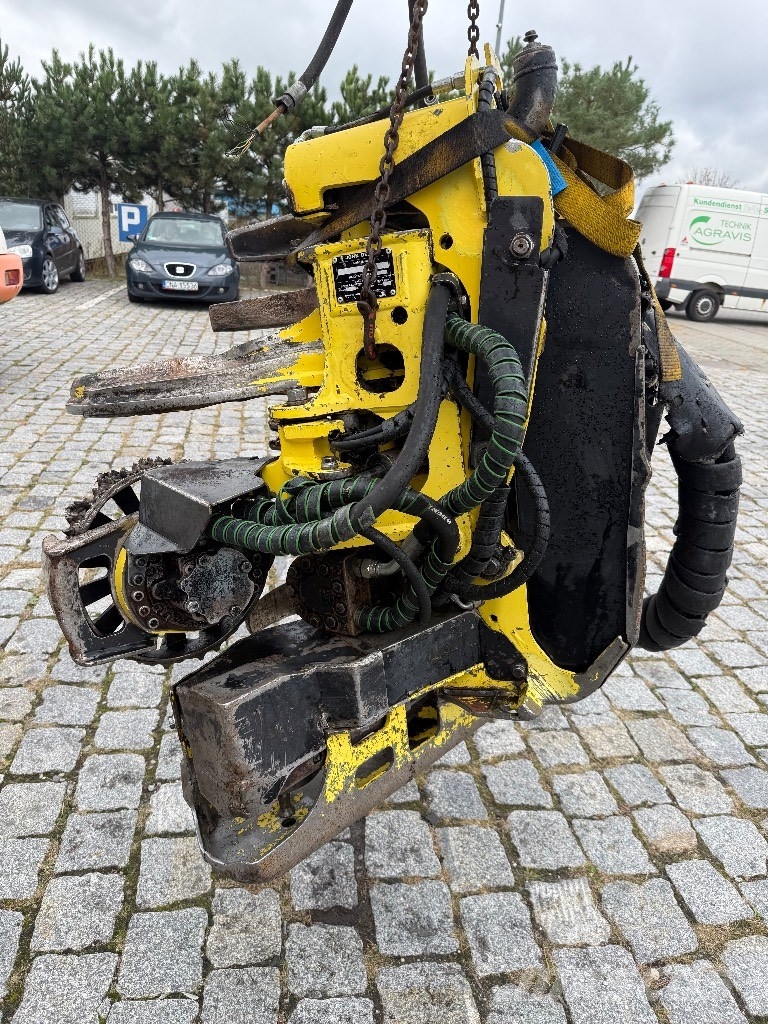 John Deere H 412 Harvester heads