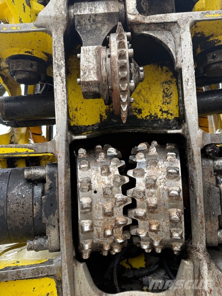 John Deere H 412 Harvester heads