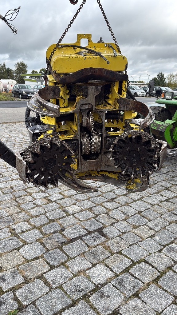 John Deere H 412 Harvester heads