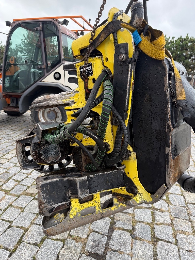 John Deere H 412 Harvester heads