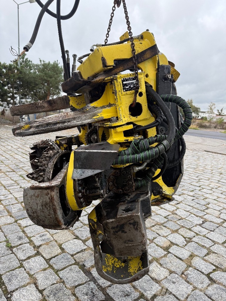 John Deere H 412 Harvester heads