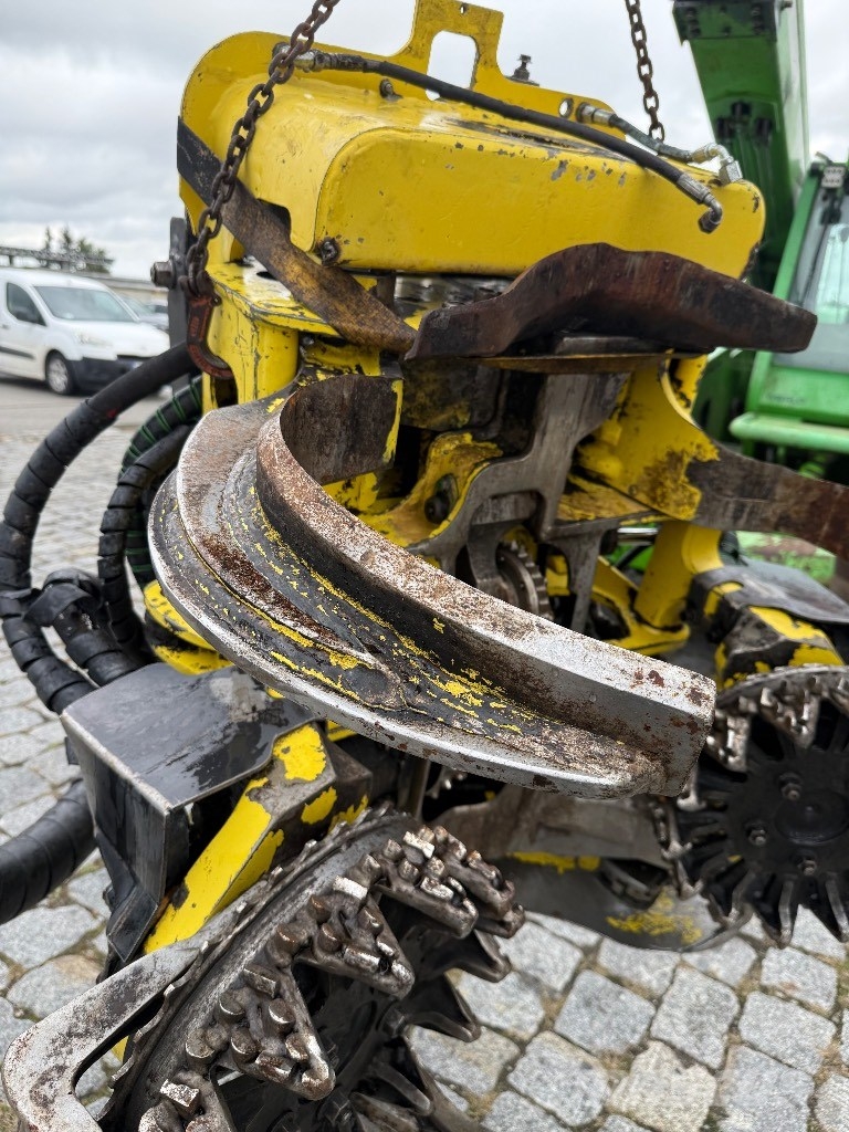 John Deere H 412 Harvester heads